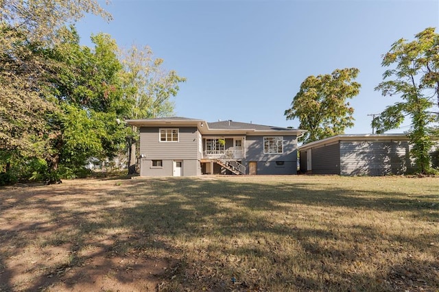 rear view of house featuring a lawn