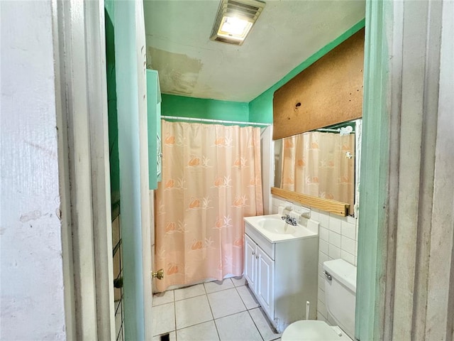 bathroom featuring tile patterned flooring, vanity, a shower with shower curtain, and toilet