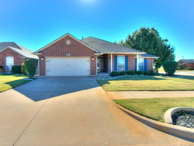 view of front of home featuring a front lawn and a garage