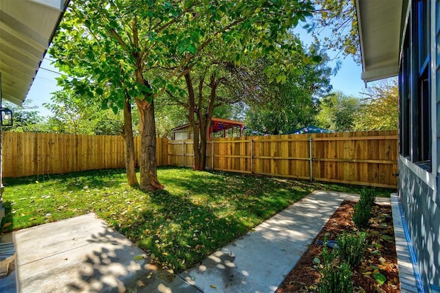 view of yard with a patio