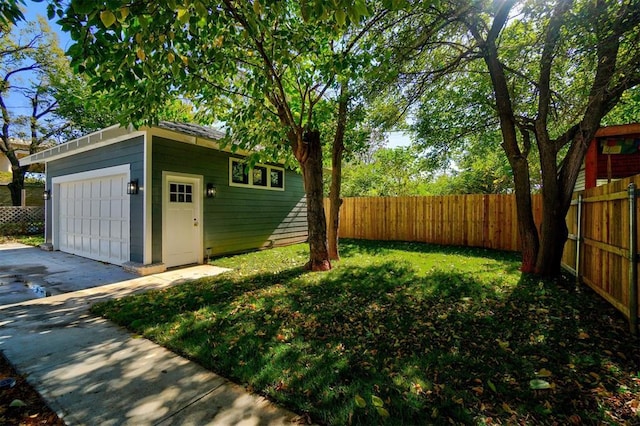 view of yard with an outbuilding and a garage