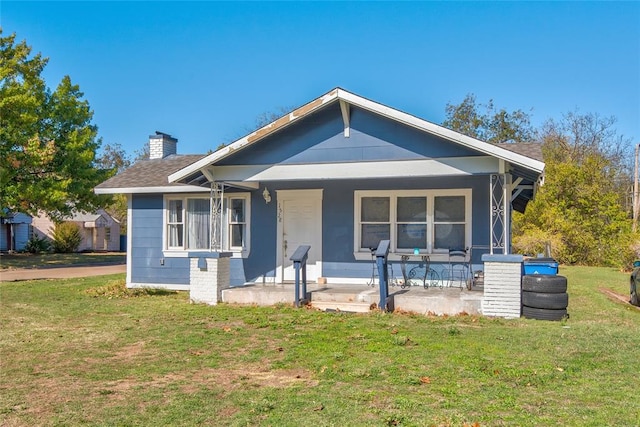 bungalow-style home featuring a front lawn and a porch