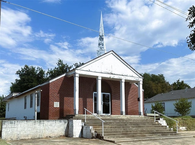 view of front of house