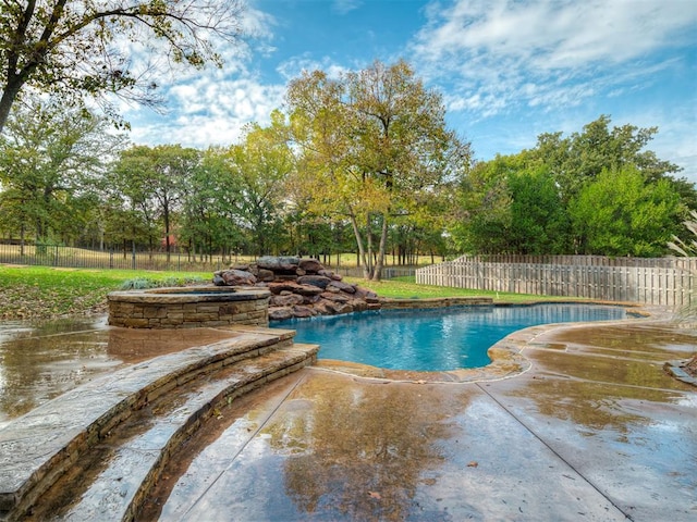 view of swimming pool