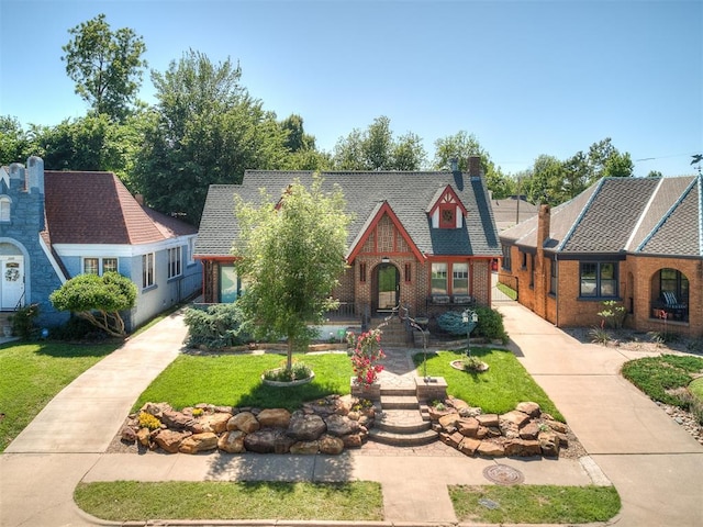 view of front of house with a front yard