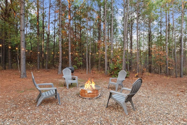 view of yard featuring an outdoor fire pit