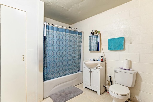 full bathroom with vanity, toilet, and shower / bath combo