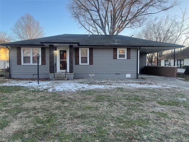 view of front of home with a lawn and a carport