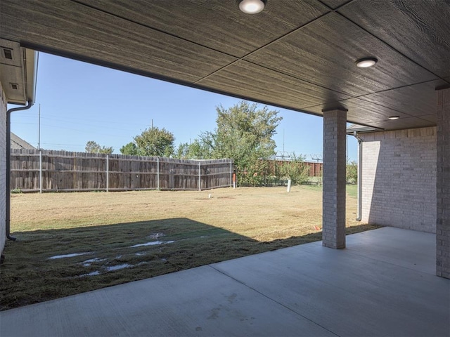 view of yard featuring a patio area