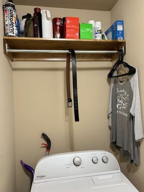 laundry room with washer / dryer