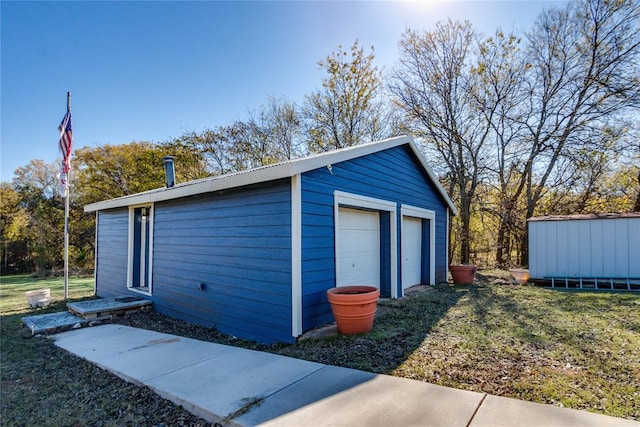 garage featuring a lawn