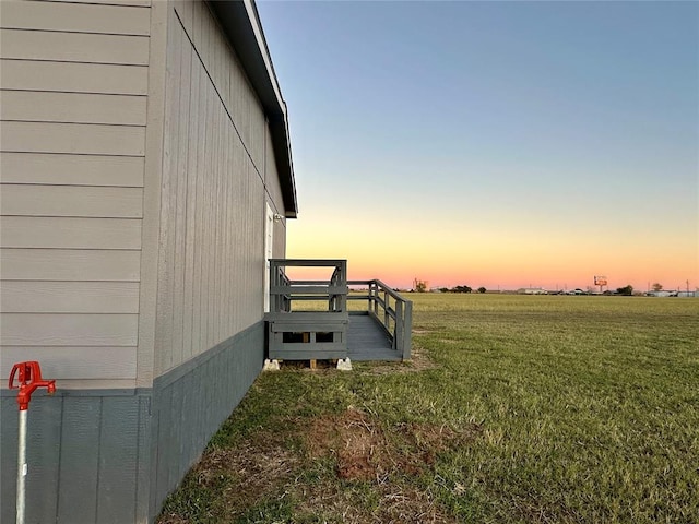 view of yard at dusk