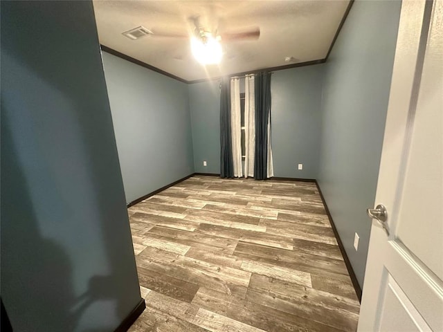 empty room featuring light hardwood / wood-style floors, ceiling fan, and ornamental molding