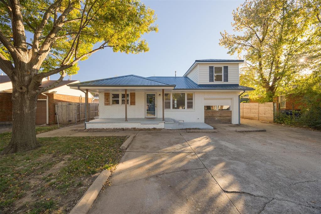 view of front of home with a garage and covered porch