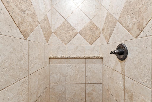 details featuring tiled shower