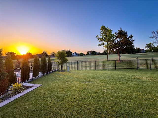 view of yard at dusk