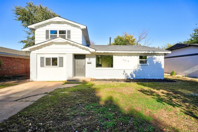 view of front of house with a front lawn