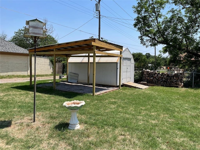 view of yard with a shed