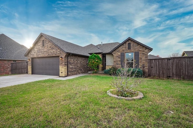 view of front facade featuring a front lawn and a garage