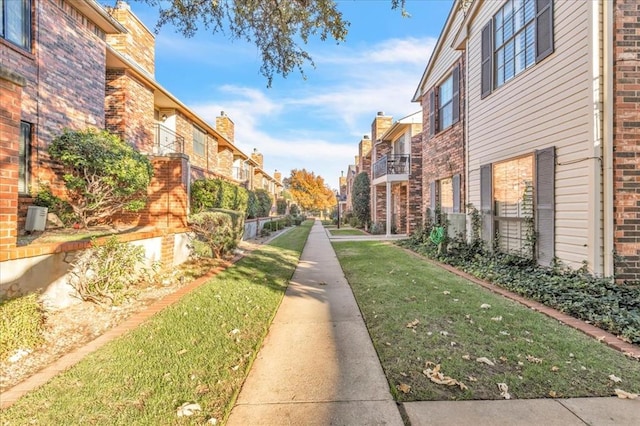 view of property's community featuring a yard