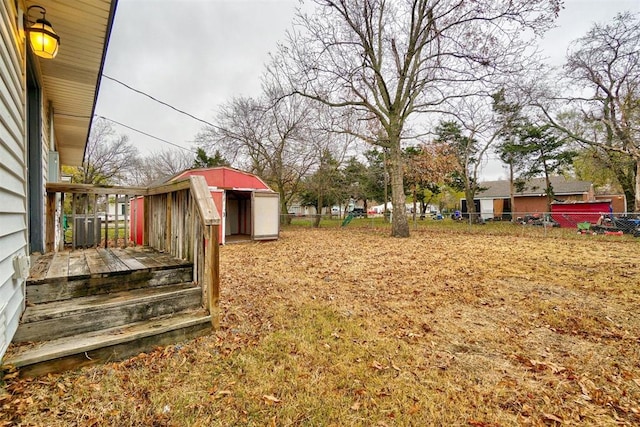 view of yard with a shed