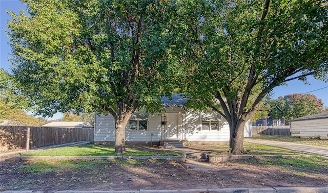 view of front of property