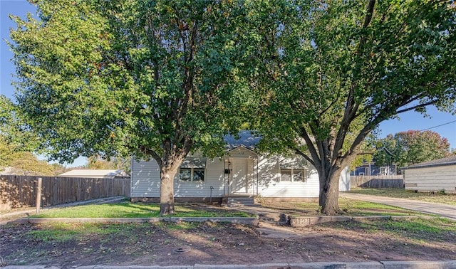 412 N Kentucky Ave, Mangum, OK 73554 - view of yard