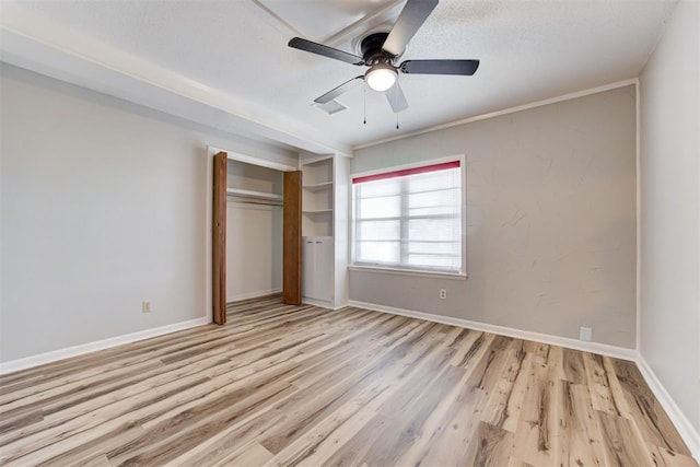 unfurnished bedroom with light wood-type flooring, a closet, and ceiling fan