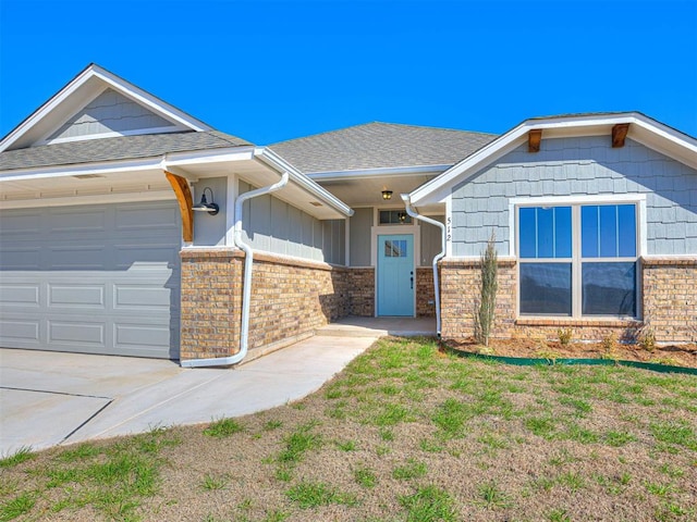 view of front facade featuring a garage and a front lawn