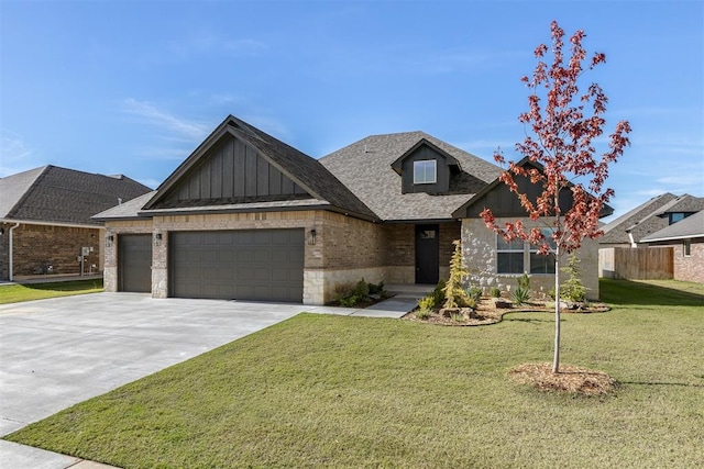 view of front facade with a garage and a front yard