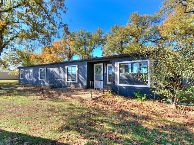 ranch-style home with a front yard