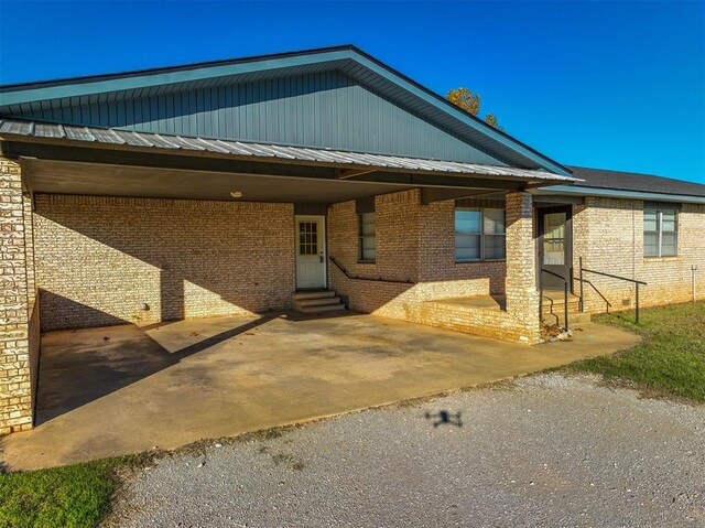 view of front of home featuring a carport