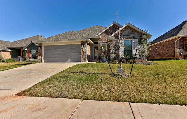 view of front of home featuring a garage and a front yard