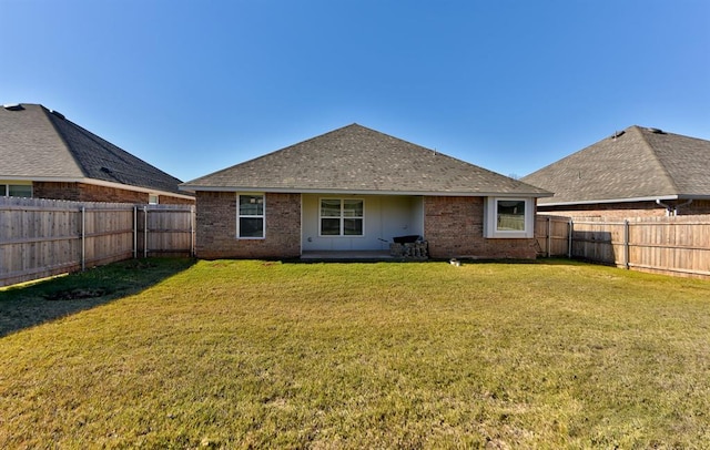 back of house featuring a lawn