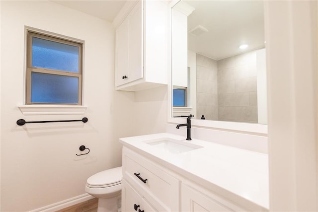 9216 NW 117th St, Yukon, OK 73099 - full bath featuring vanity, toilet, baseboards, and recessed lighting