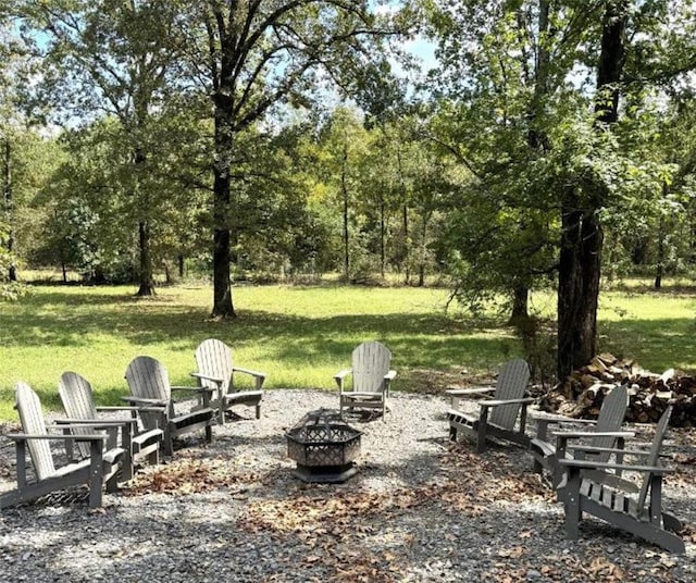 view of yard featuring a fire pit