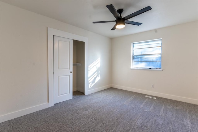 carpeted empty room featuring ceiling fan