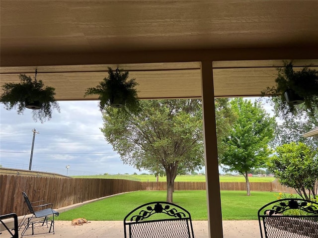 view of yard featuring a patio