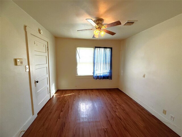 unfurnished room with wood-type flooring and ceiling fan