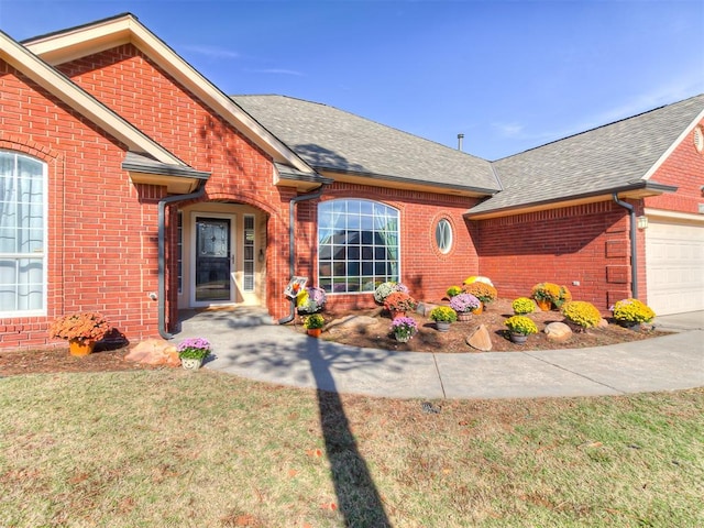 view of front of house with a front lawn