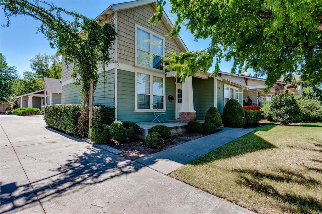 view of front of property with a front lawn