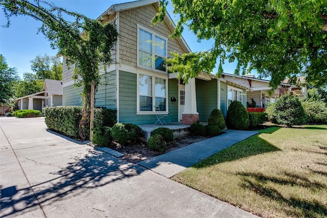 view of front of property with a front lawn