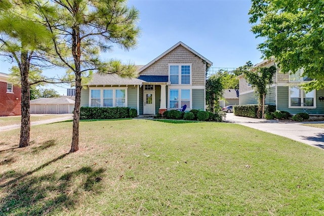 view of front of property featuring a front yard