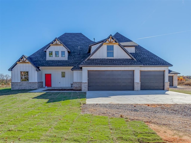 view of front of home featuring a front yard and a garage