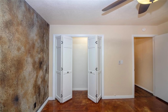 unfurnished bedroom featuring ceiling fan and a textured ceiling