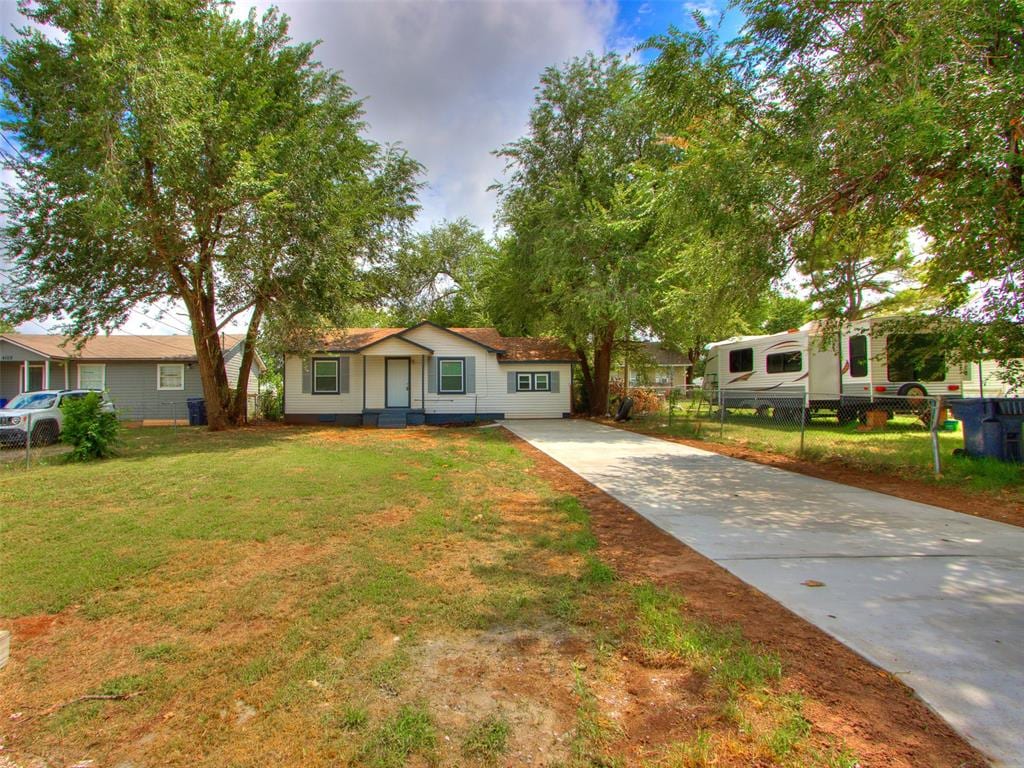 view of front of home with a front yard