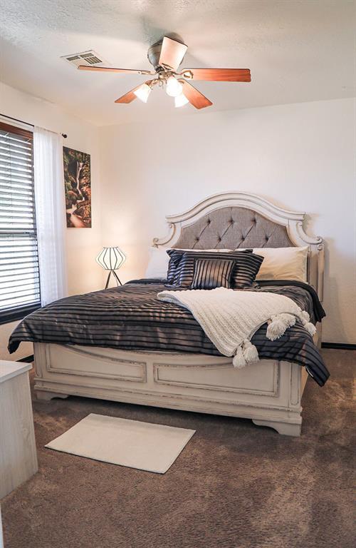 carpeted bedroom featuring ceiling fan
