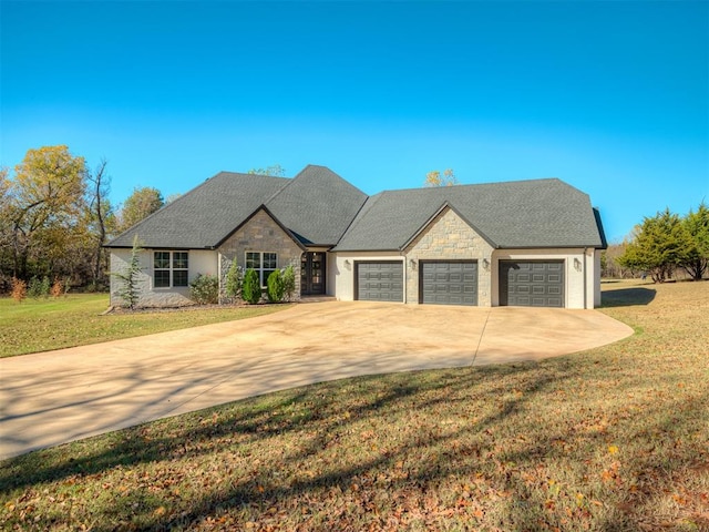 view of front facade featuring a front yard and a garage