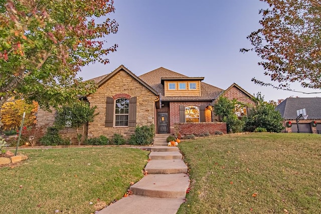 view of front of property featuring a front yard