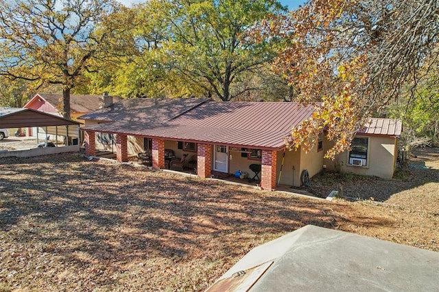 view of front of home with a carport